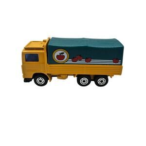 Matchbox Volvo Tilt Truck 1999 1:64 Scale Apple Delivery Truck Fruit‎ EUC